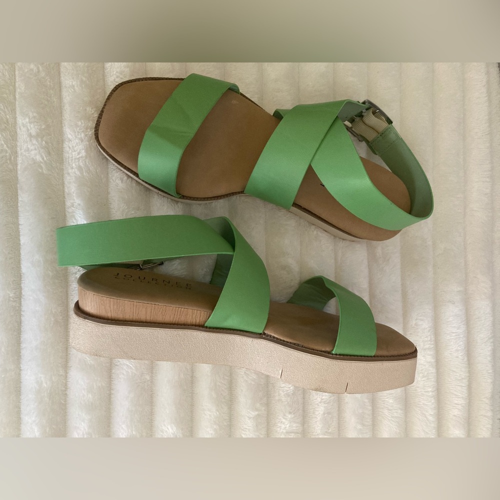 Journey Collection | Women’s Havalee Platform Sandals - Picture 6 of 8